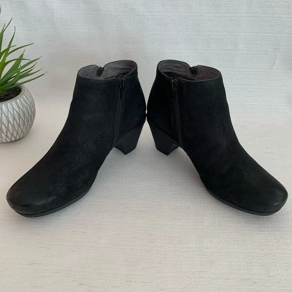 Abeo Rommie Neutral Black Suede Leather Heeled Ankle Booties Woman’s 7N - Picture 7 of 15